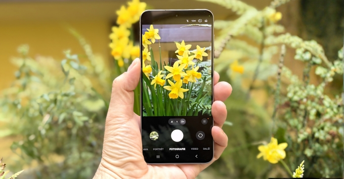 Điện thoại Oppo Reno 15 F camera selfie 32MP làm đẹp AI, quay video Full HD chất lượng cao