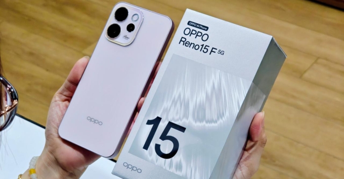 Hãy chọn ngay Galaxy A57 nếu bạn là người tìm kiếm một chiếc smartphone tầm trung (khoảng 10-12 triệu) toàn diện, yêu thích thiết kế mỏng nhẹ 6.9mm thời thượng, cần pin 5.000 mAh bền bỉ cả ngày, camera 50MP chống rung OIS ổn định và muốn máy dùng bền lâu nhờ cam kết cập nhật phần mềm đến 6 năm.