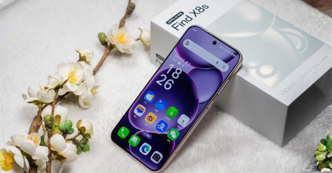Màn hình OPPO Find X8s 6.32 inch AMOLED, độ phân giải 1216x2640, tần số quét 120Hz hiển thị mượt mà