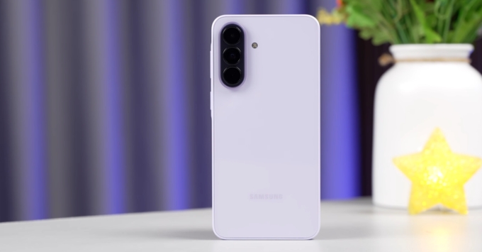 Đánh giá Samsung Galaxy A37 5G: màn hình 6.7 inch AMOLED 120Hz, chip Exynos 1480, camera 50MP OIS, pin 5000mAh sạc nhanh 45W, hỗ trợ AI thông minh