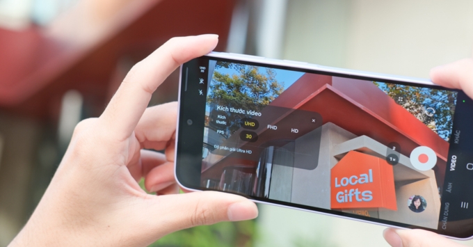 Camera Samsung Galaxy A37 5G gồm camera chính 50MP OIS, góc siêu rộng 8MP, macro 5MP và camera trước 12MP hỗ trợ HDR, chụp đêm Nightography và AI Camera