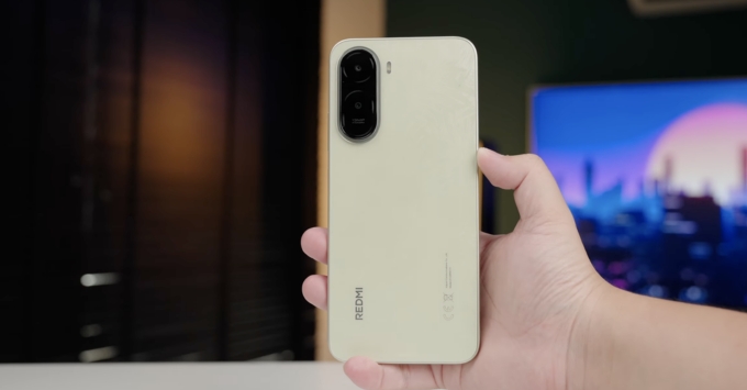 Điện thoại Redmi A7 Pro thiết kế nguyên khối sang trọng, khung viền vuông vức, mặt lưng nhám chống bám vân tay