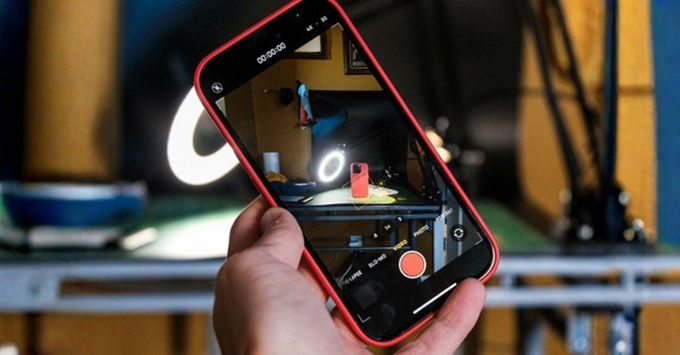 Sử dụng đèn flash mở ra nhiều góc độ sáng tạo hiệu ứng thị giác độc đáo cho người dùng hệ sinh thái Apple