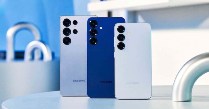 Hệ thống yêu cầu các dòng máy sở hữu chip xử lý AI chuyên dụng, bao gồm các dòng máy Samsung hỗ trợ dịch cuộc gọi như Galaxy S22 đến S25 Series, hệ sinh thái gập từ Z Fold4/Z Flip4 trở lên và máy tính bảng Tab S8 đến S10 Series.