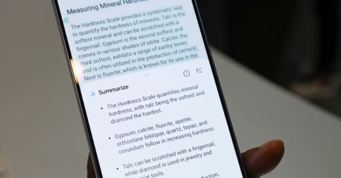 Tận dụng Trợ lý ghi chú (Note Assist): AI sẽ tự động tóm tắt và định dạng biên bản cuộc họp chuyên nghiệp sau khi kết thúc để tối ưu Galaxy AI trên Google Meet
