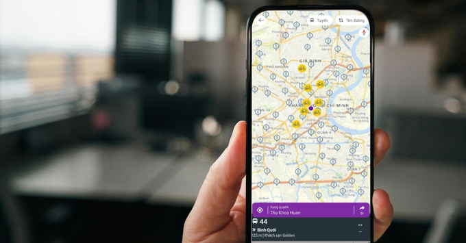 Ứng dụng smartphone để tra cứu xe buýt đã trở thành một kỹ năng thiết yếu cho người dùng phương tiện công cộng