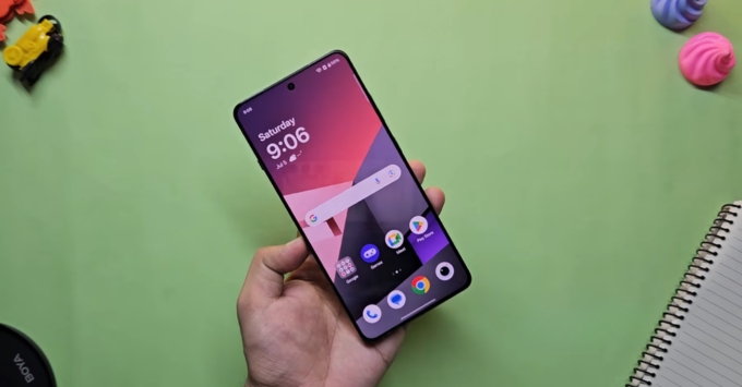 Màn hình phẳng BOE OLED 6.78 inch độ phân giải 1.5K tần số quét 165Hz đỉnh cao hỗ trợ Dolby Vision trên điện thoại OnePlus Ace 6 Ultra.