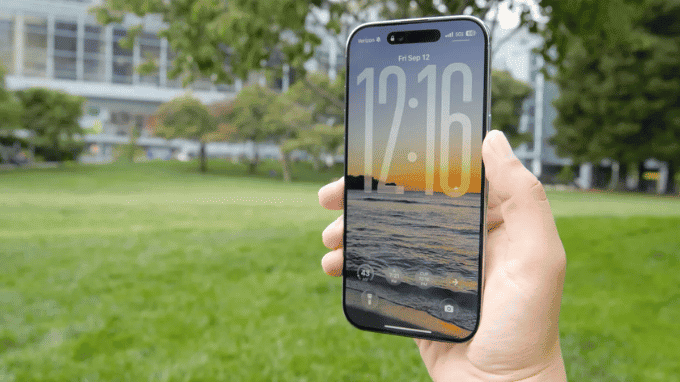 iPhone Air cũ màn hình 3000 nits đọc rõ nội dung ngay dưới ánh nắng gắt