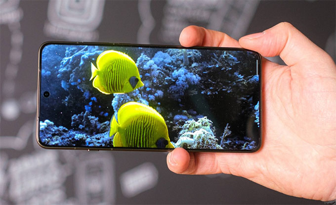 Find X9 Ultra có màn hình 6,82 inch