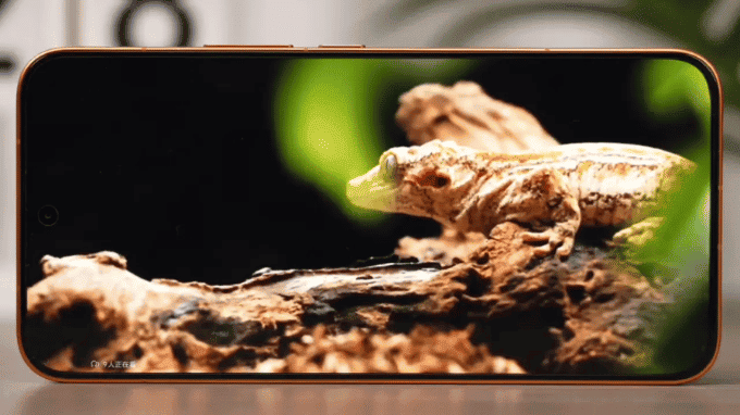 Màn hình REDMI Turbo 5 Max 99% AMOLED rõ nét dưới nắng gắt