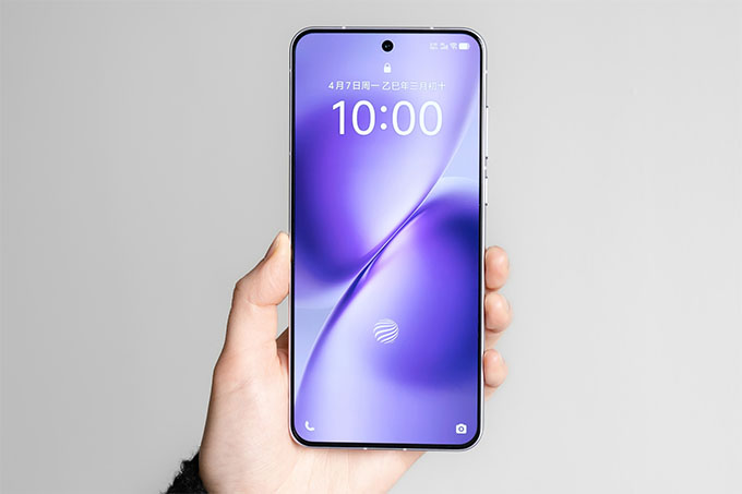 Điện thoại Vivo X200s cũ vẫn sở hữu màn hình phẳng 6.67 inch