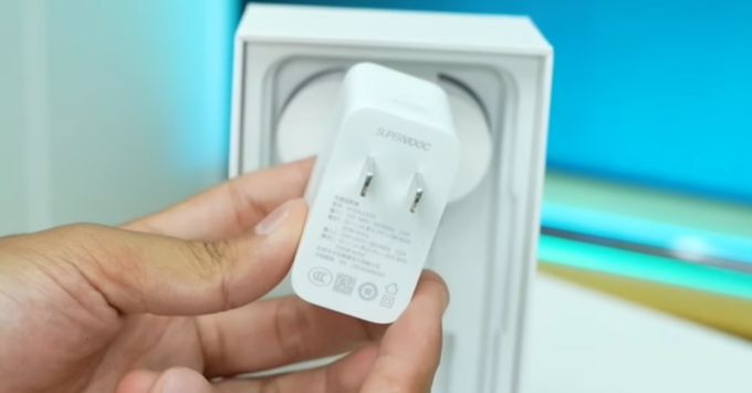 Oppo K15 Pro Plus pin 8000mAh dung lượng lớn, hỗ trợ sạc nhanh 100W, thời gian sử dụng dài và sạc đầy nhanh