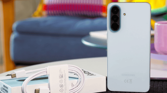 Ngoại hình Samsung Galaxy A57 thanh thoát không đối thủ