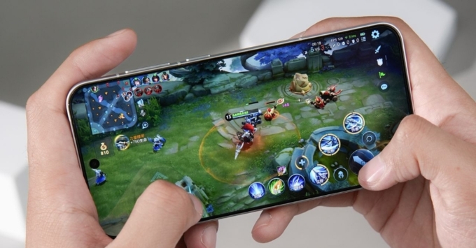 Công nghệ pin silicon-carbon giúp tăng dung lượng nhưng vẫn giữ thiết kế nhỏ gọn