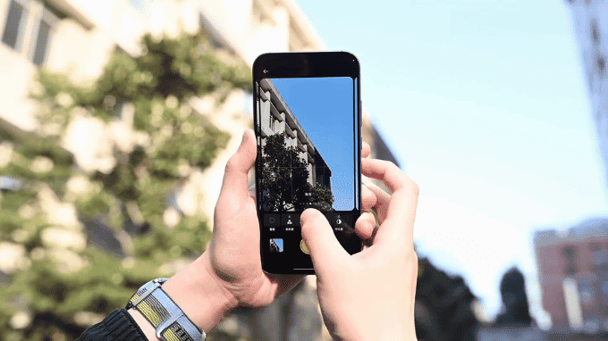 Ống kính tiềm vọng 50MP zoom quang 3.5x realme Neo8 