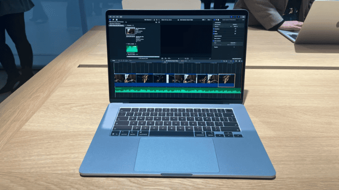 Pin MacBook Air M5 dùng 18 giờ, MagSafe 3 tiện lợi