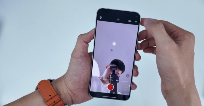 Cụm camera kép Redmi K90 Max gồm camera chính 50MP cảm biến Light Hunter 800 chống rung OIS và ống kính góc siêu rộng 8MP hỗ trợ quay video 8K.