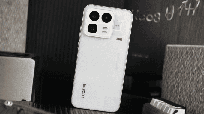 Thiết kế realme Neo8 cũ mỏng 8.3mm dù pin 8000mAh 