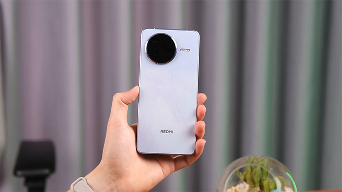Redmi K80 cũ có thiết kế cao cấp với mặt lưng kính hai lớp