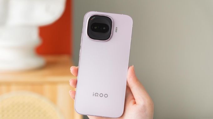 thiết kế Vivo iQOO Z11 Turbo