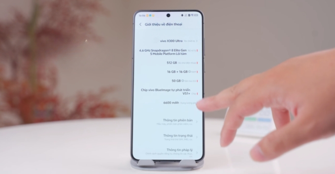 Dung lượng pin Vivo X300 Ultra 6600mAh hỗ trợ sạc nhanh 100W và sạc không dây giúp sử dụng cả ngày dài
