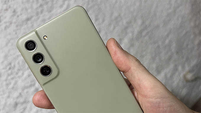 Samsung S21 FE sở hữu cụm camera tốt hơn