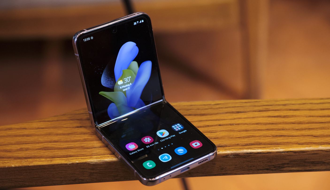 Màn hình phụ sẽ được tăng kích thước lớn hơn