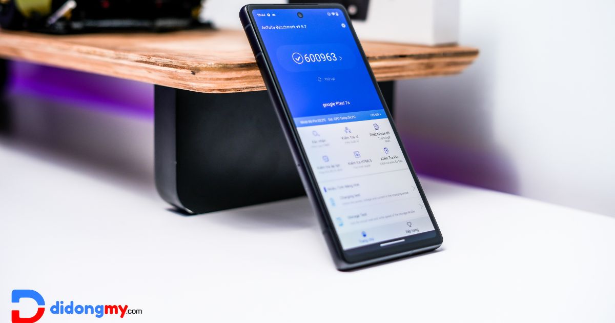 Google Pixel 7a đạt hiệu suất ấn tượng trong bài kiểm tra độ bền của JerryRigEverything