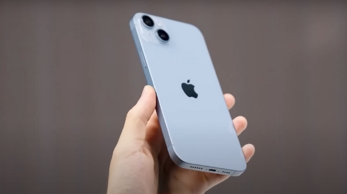 iPhone 13 cũ trên tay vô cùng đẹp mắt