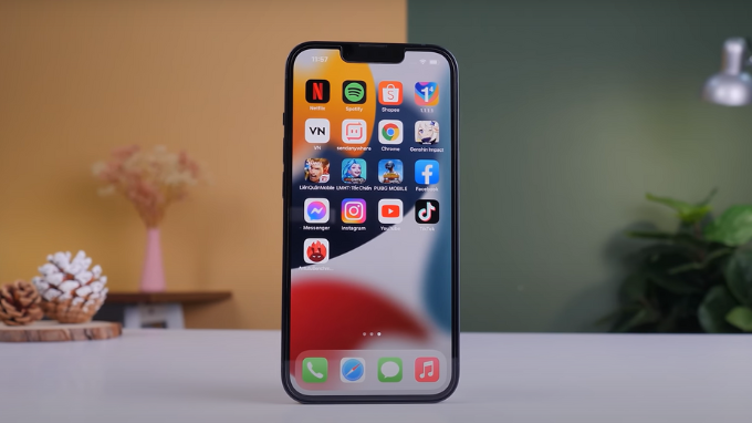 Màn hình iPhone 13 cũ rộng rãi, cao cấp