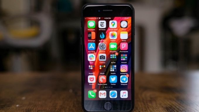 camera Google Pixel 8a và iPhone SE 2022