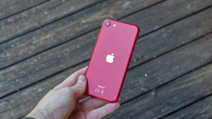 hiệu năng Google Pixel 8a và iPhone SE 2022