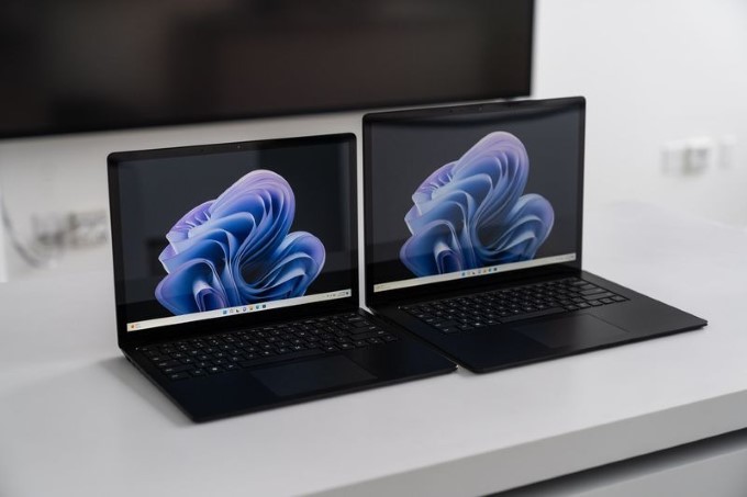 Thêm phần nữa, dẫu biết Windows là do Microsoft tự tạo ra nhưng lại sử dụng vi xử lý của Intel cùng AMD thì làm sao để tối ưu tốt như Apple