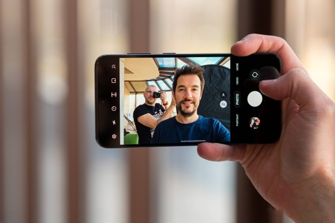 Ngay cả với phân khúc tầm trung hay những chiếc flagship cũ cũng đều được trang bị các thao tác rất trực quan và thân thiện