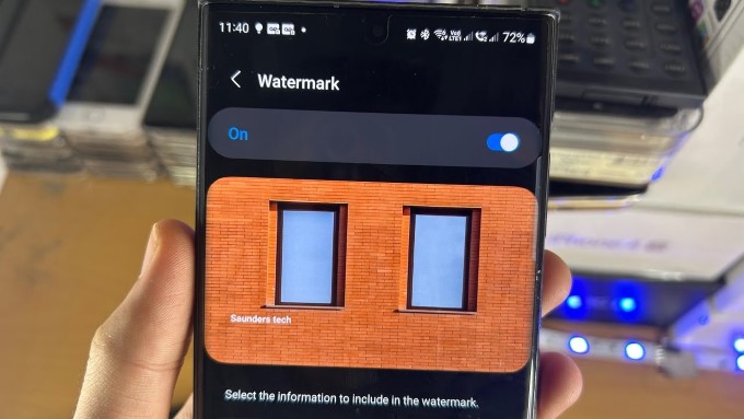 Tại sao Samsung không làm khung watermark camera giống các hãng Trung Quốc?
