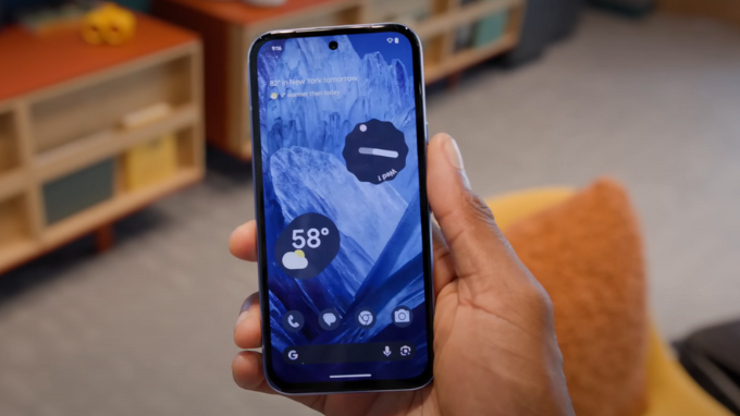 Trên tay Pixel 8a với màn hình hấp dẫn