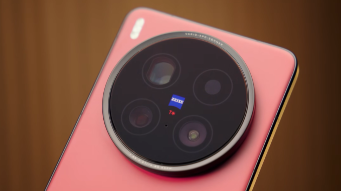 Hệ thống camera Vivo X200 Ultra zoom mạnh mẽ