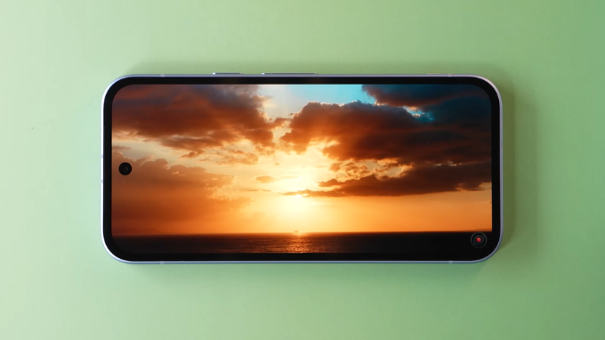 Màn hình Pixel 9a hiển thị rực rỡ
