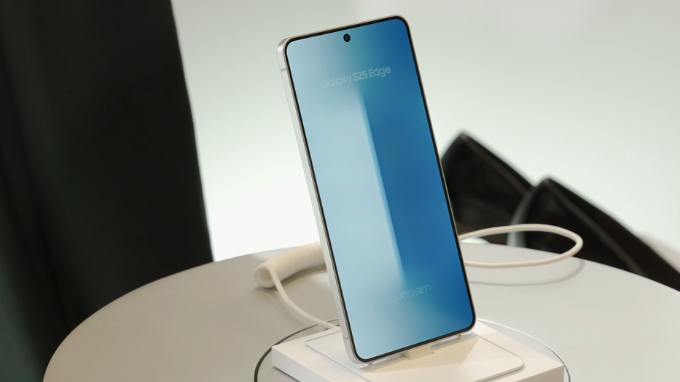 Màn hình Galaxy S25 Edge rực rỡ 