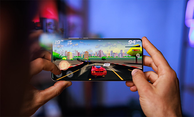Màn hình lớn 6.8 inch của X200 Ultra được đánh giá cao 