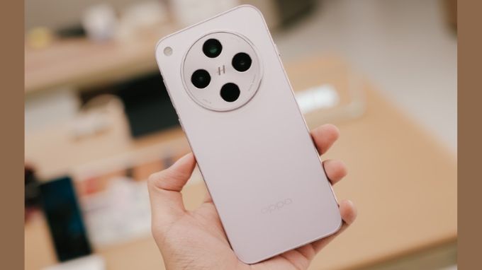 Oppo Find X8s+ và iPhone 16 Pro thiết kế