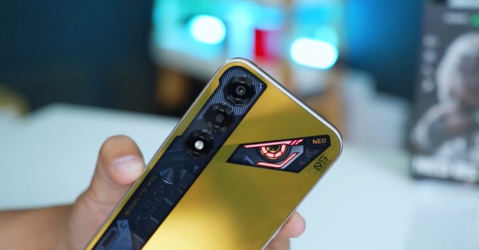 Ảnh chụp đêm thực tế từ camera 108MP OIS của Redmi Note 15 5G cho chi tiết tốt không bị nhòe mờ