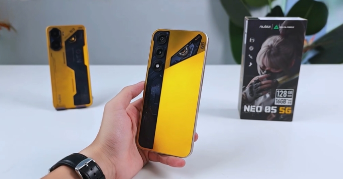 Đánh giá thiết kế Nubia Neo 5 5G mang phong cách mecha gaming mạnh mẽ đi kèm phím trigger cảm ứng