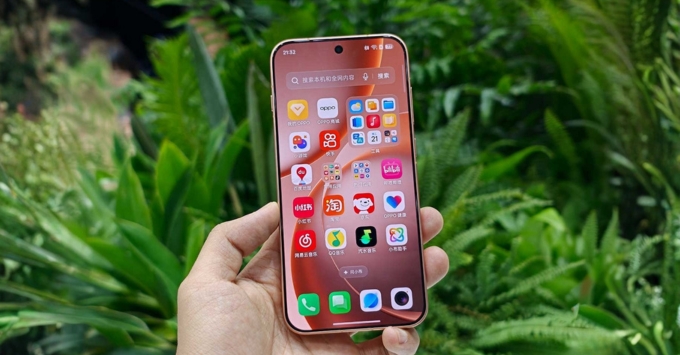 Oppo Find X9s Pro màn hình AMOLED 6.82 inch, độ phân giải 2K, tần số quét 120Hz, hiển thị sắc nét, màu sắc sống động, hỗ trợ HDR10+