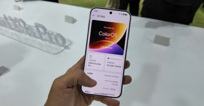 Oppo Find X9s Pro trang bị chip Snapdragon 8 Gen mới, RAM 12GB/16GB, bộ nhớ 256GB/512GB, hiệu năng mạnh mẽ chơi game mượt mà