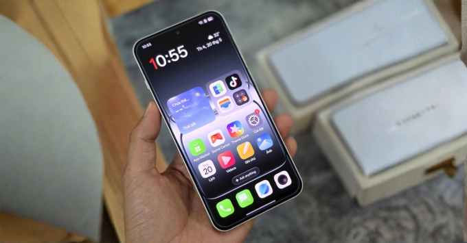 Màn hình OnePlus 13T tấm nền AMOLED 1.5K tần số quét 120Hz mượt mà và độ sáng tối đa cực cao