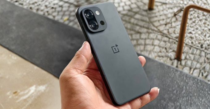 OnePlus 13T phù hợp với đam mê một thiết bị cầm tay gọn nhẹ tối ưu thao tác và ưu tiên thời lượng pin kéo dài.