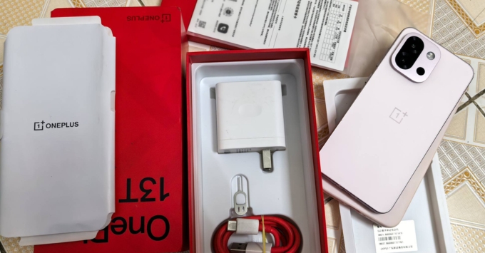 Viên pin dung lượng lớn dung lượng cao tích hợp bên trong điện thoại mỏng nhẹ OnePlus 13T
