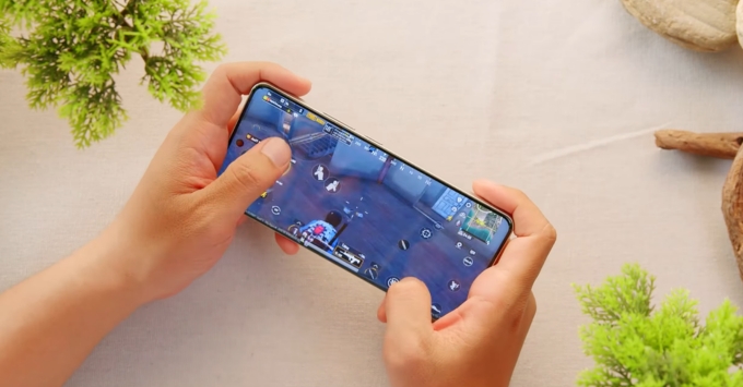 realme C100 sở hữu viên pin dung lượng lớn 8000mAh hỗ trợ sạc nhanh 45W và công nghệ PPS, cho thời lượng sử dụng bền bỉ suốt ngày dài, tối ưu nhu cầu chơi game và xem video liên tục.