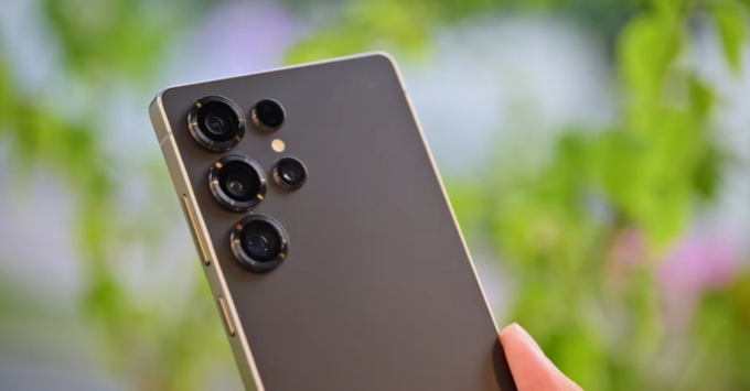 Điện thoại Samsung Galaxy S25 Ultra hỗ trợ quay video 8K 30fps, chống rung AI và công nghệ Nightography cho khả năng chụp đêm vượt trội.